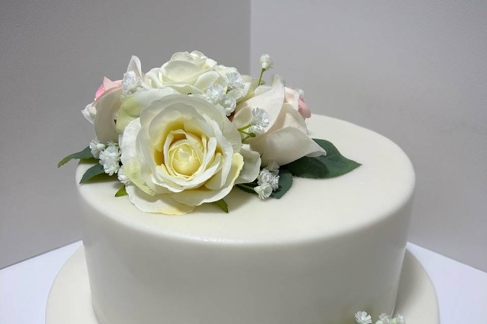 Single tier wedding cake