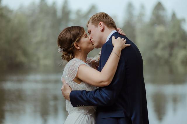 Bride and Groom Kiss!