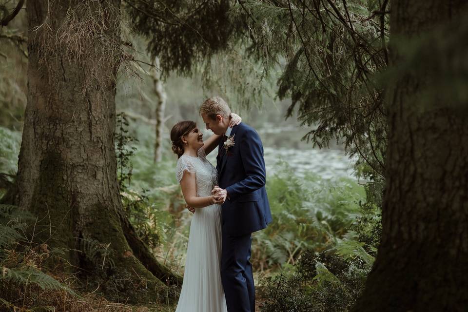 Bride and Groom at the Lakesid