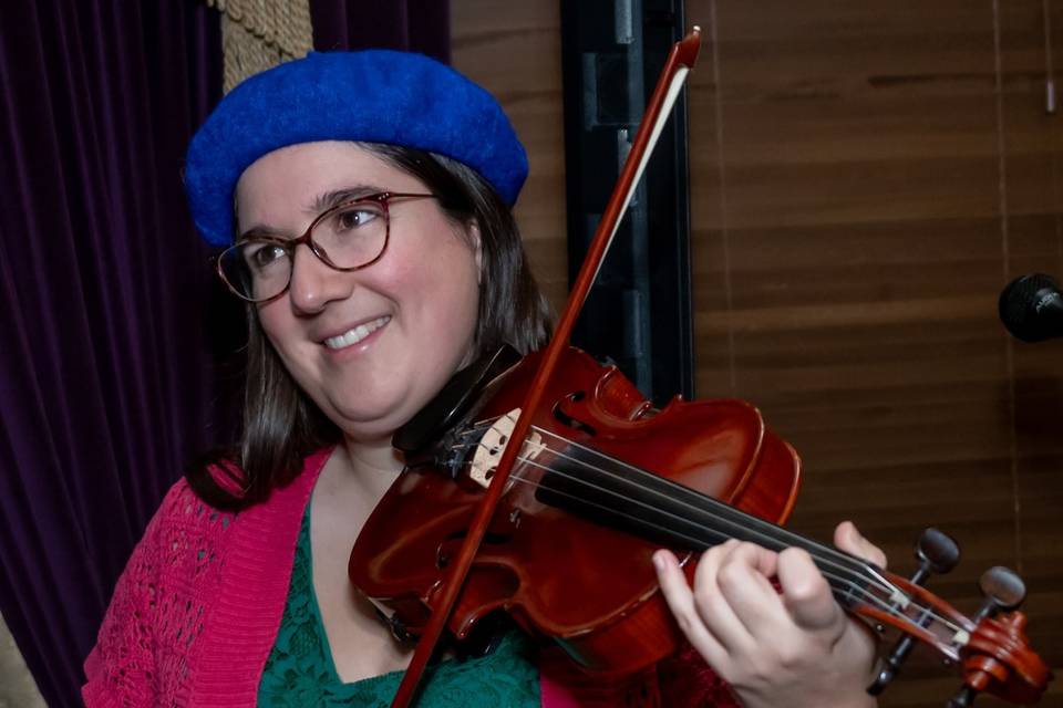 Fiddler & Caller Rachael