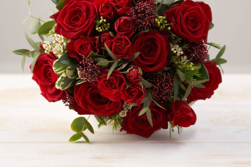 Winter red bridal posy