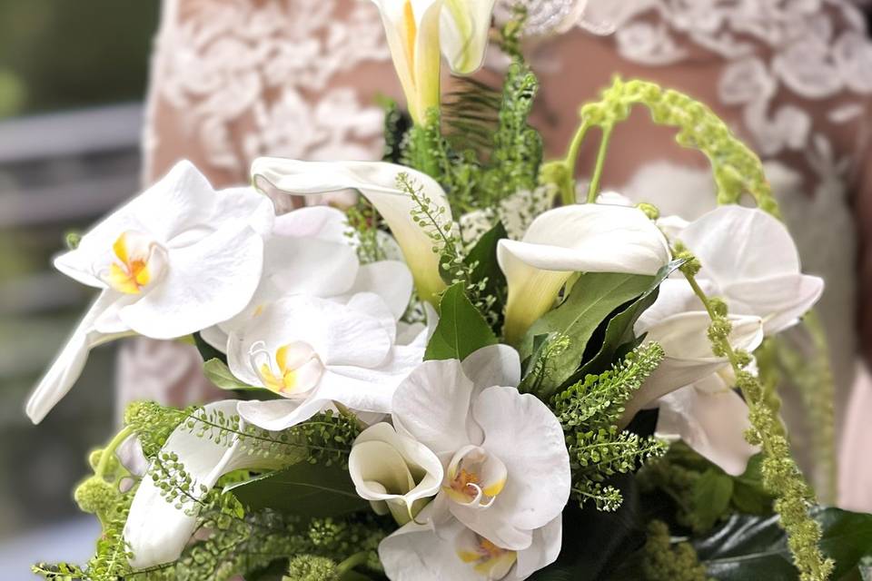 White orchid bride bouquet