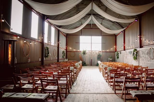 Dutch barn ceremony set up