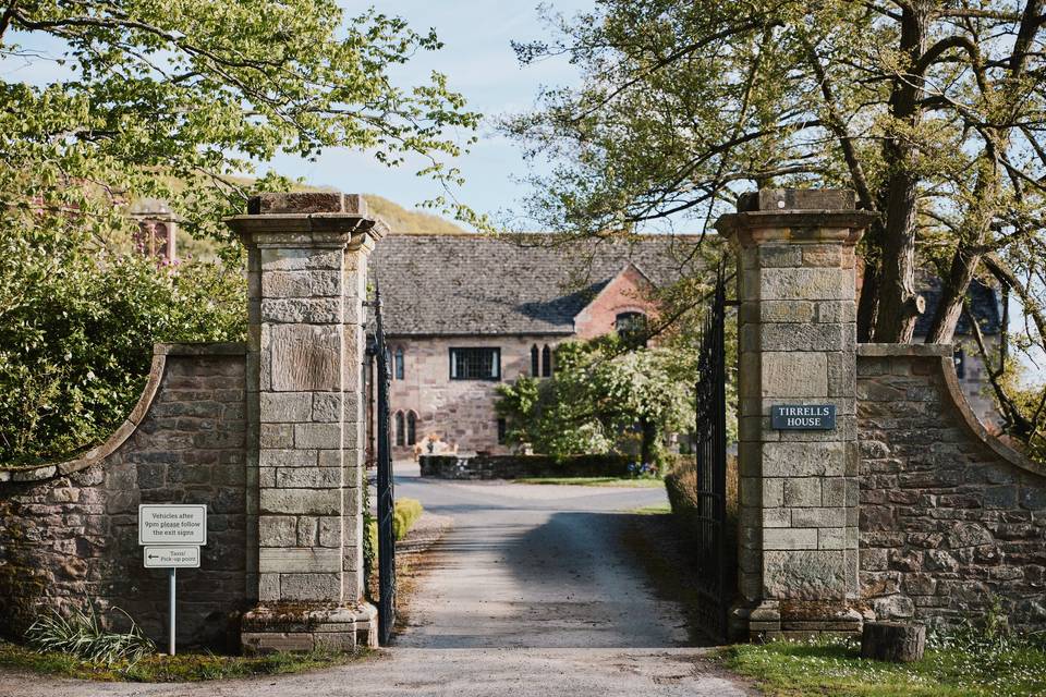 Brinsop Manor House & Knot - entrance