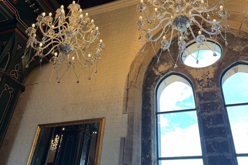 Chandeliers & Victorian spende