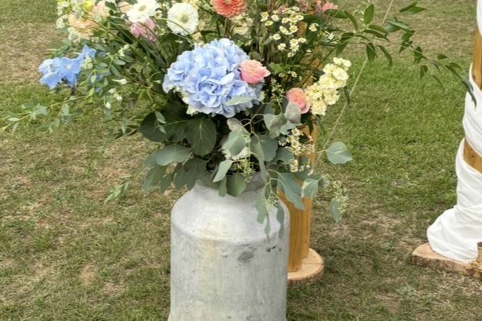 Milk churn arrangement