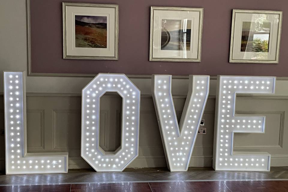 4ft love letters