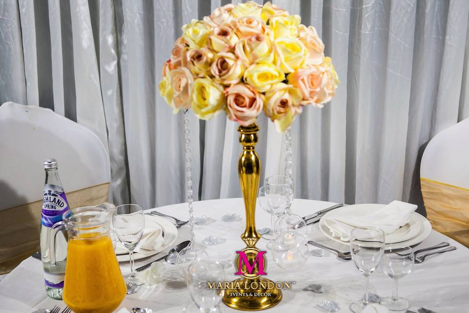 Floral table decor centrepiece