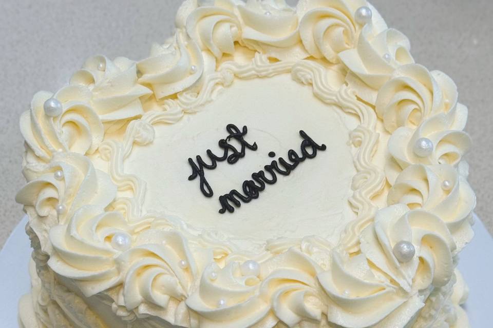 Vintage wedding cake