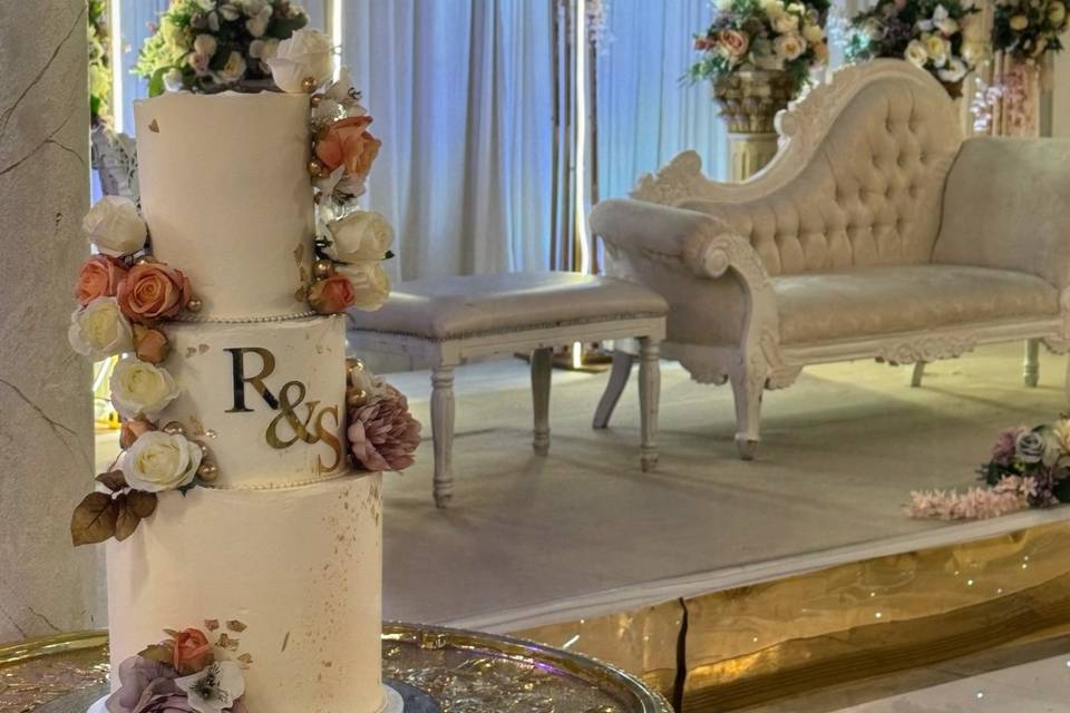 3 tier wedding cake
