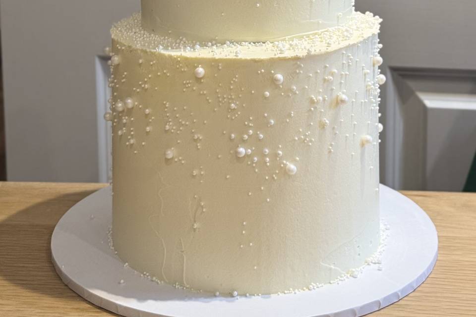 2 tier wedding cake