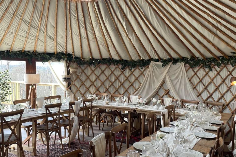 Al fresco dining stretch tent