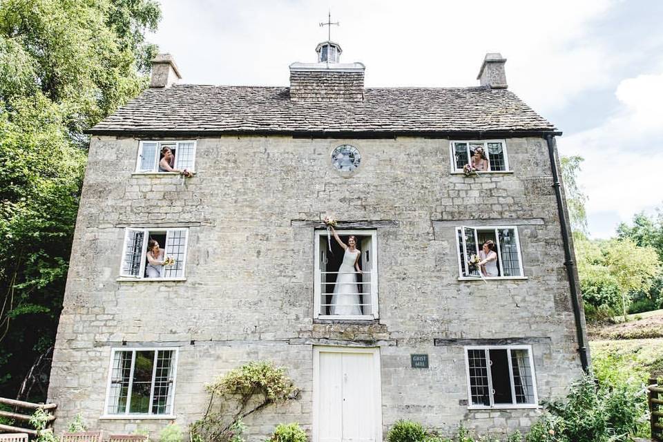 Wedding prep in holiday cottage