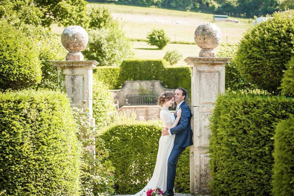 Garden wedding at Owlpen