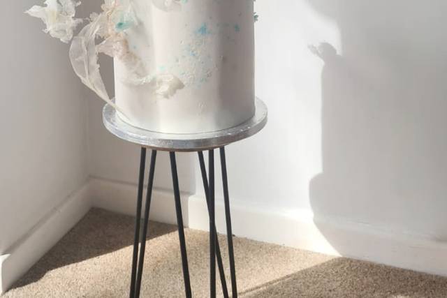 Modern romantic floating tier