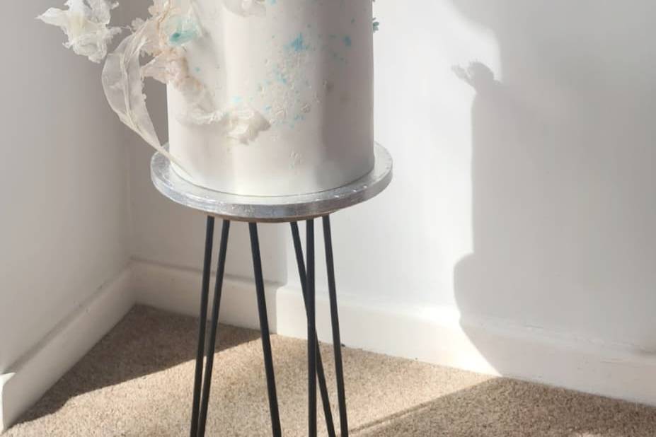 Modern romantic floating tier