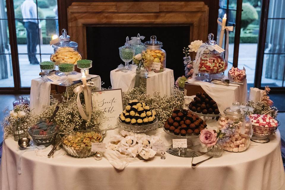 Luxury Sweet Table
