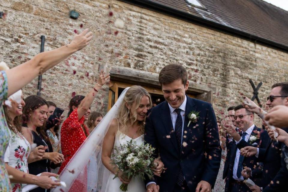 Confetti exit - wedding gallery inspiration