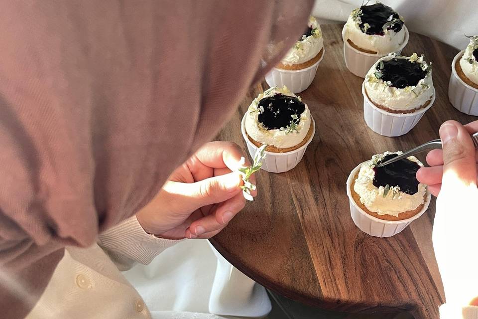 Decorating Cupcakes