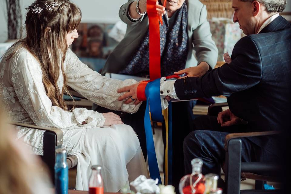 Hand tying
