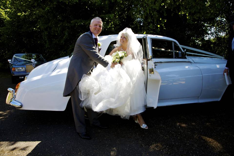 Bride in vintage car - Your Wedding Filmed