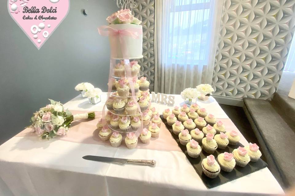 Top cake and cupcakes