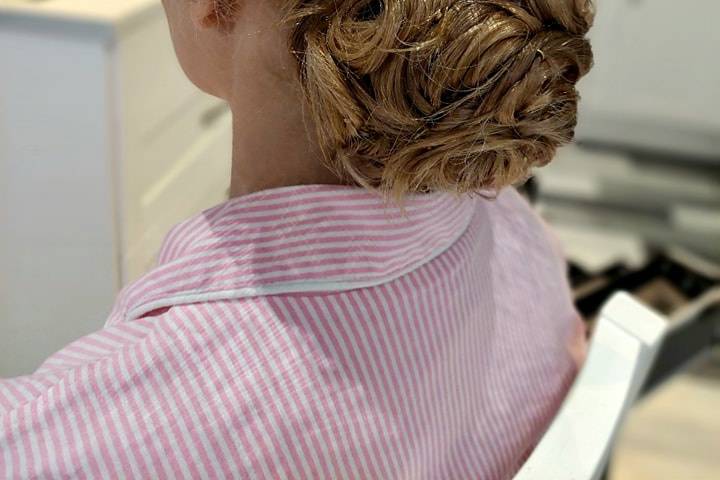 Detailed low chignon