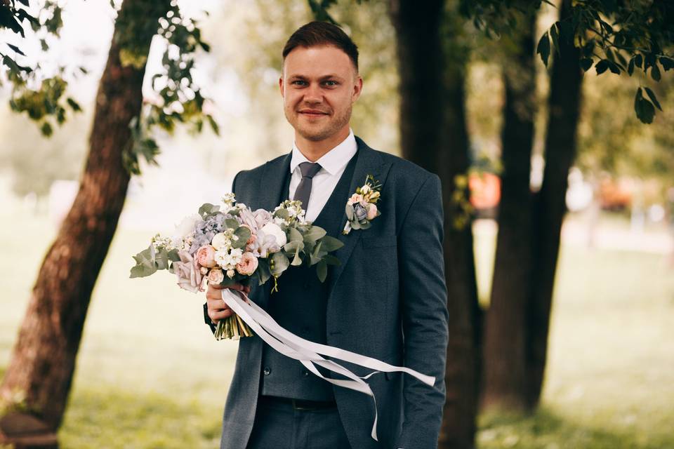 Holding the bouquet