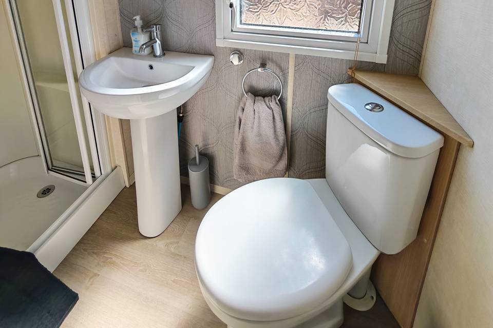 Caravan 5 inside the bathroom