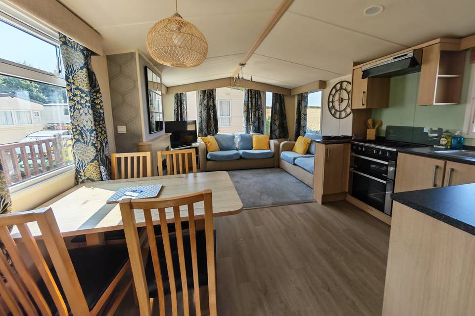 Caravan 5 inside the lound=ge