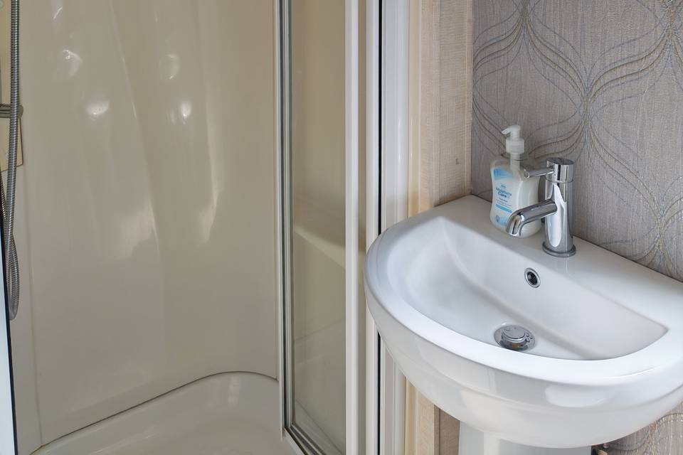 Caravan 5 inside the bathroom