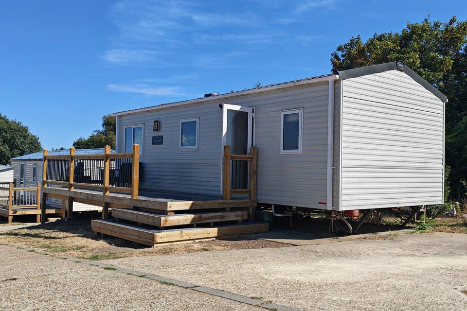 Caravan 17 outsid the decking