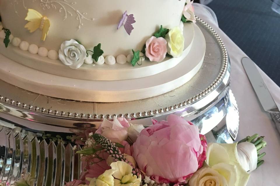 Bouquet and cake