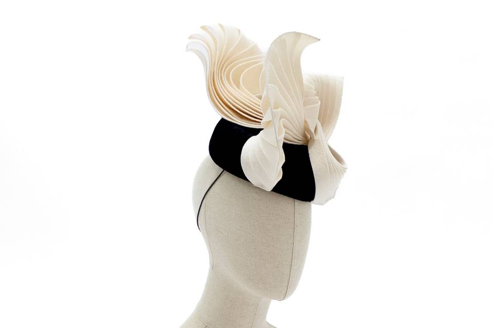 Black and white fan pillbox