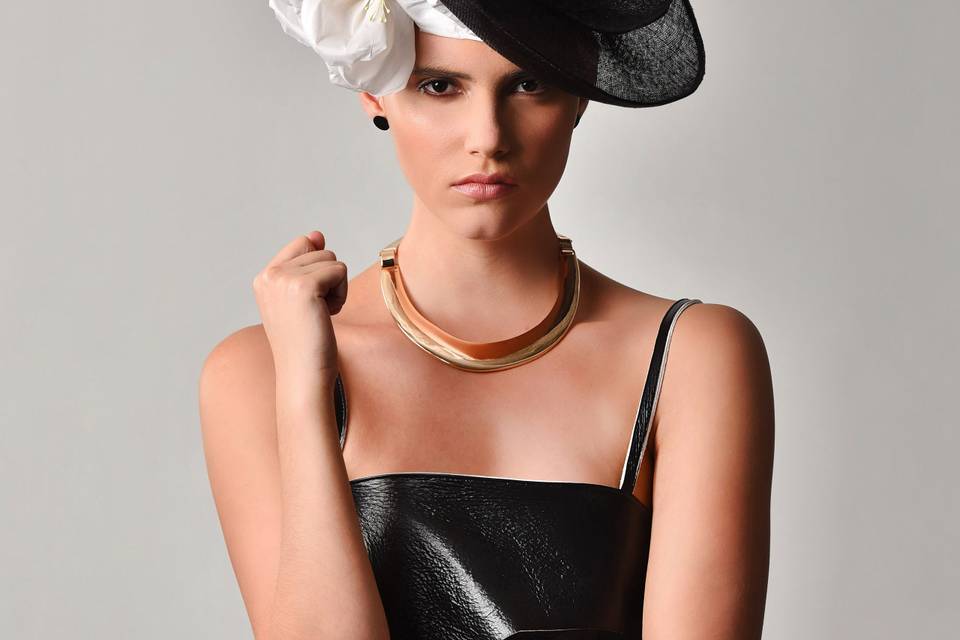 Black swirl hat white flowers