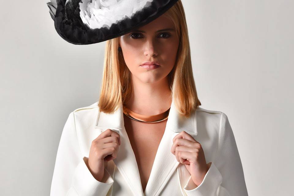 Black and white ripple hat