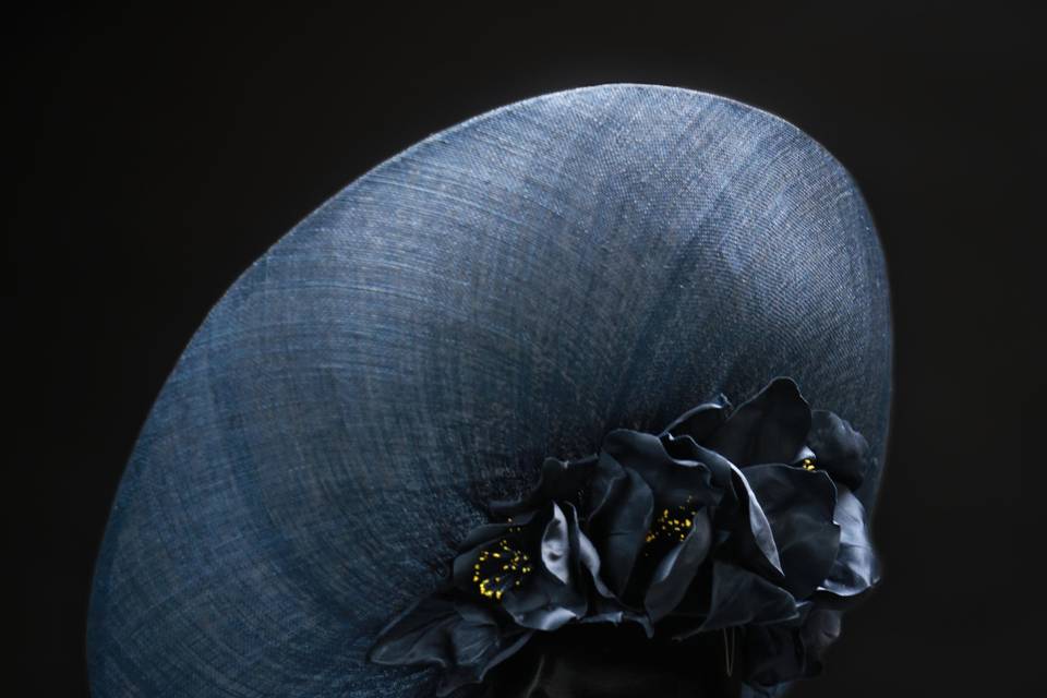 Showstopper navy hat