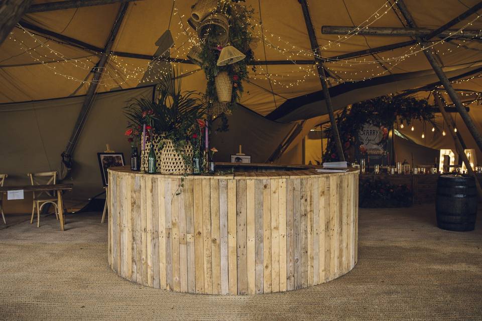 Grand bar inside Tipi