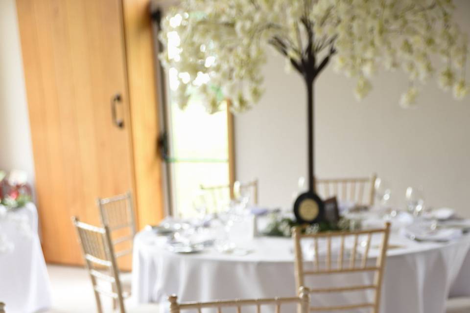 Greenery and candle wedding