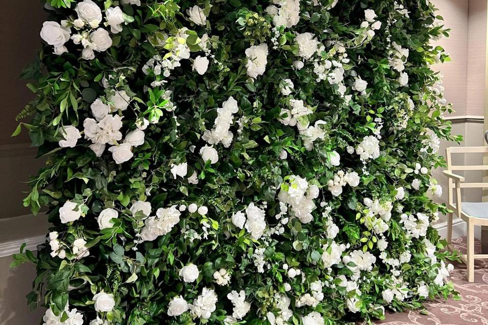 Green Foliage Wall