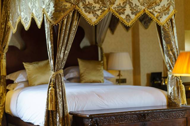 Four poster beds