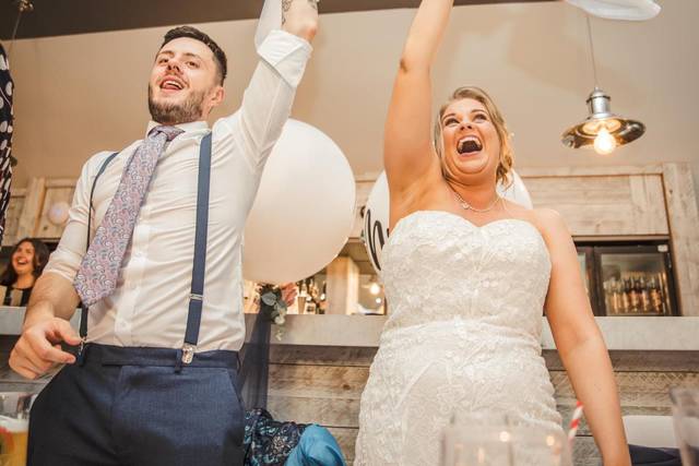 Singing Waiters Official