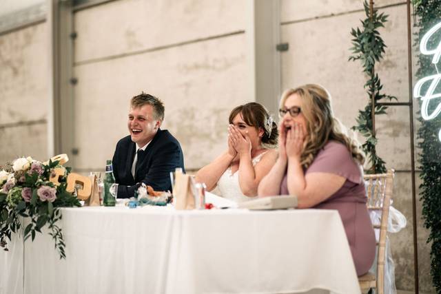 Singing Waiters Official