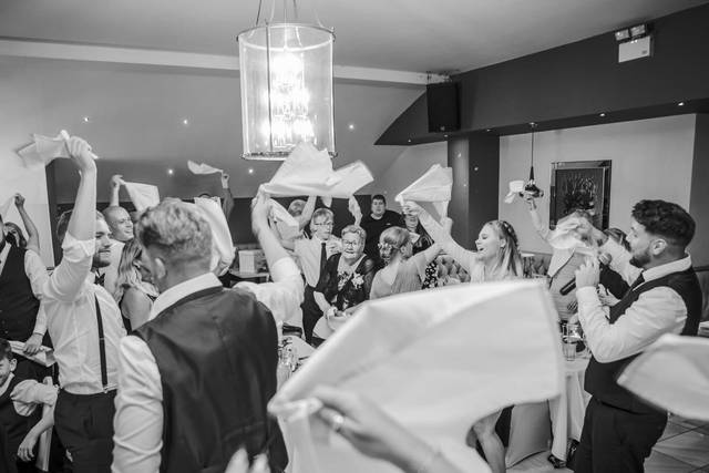 Singing Waiters Official