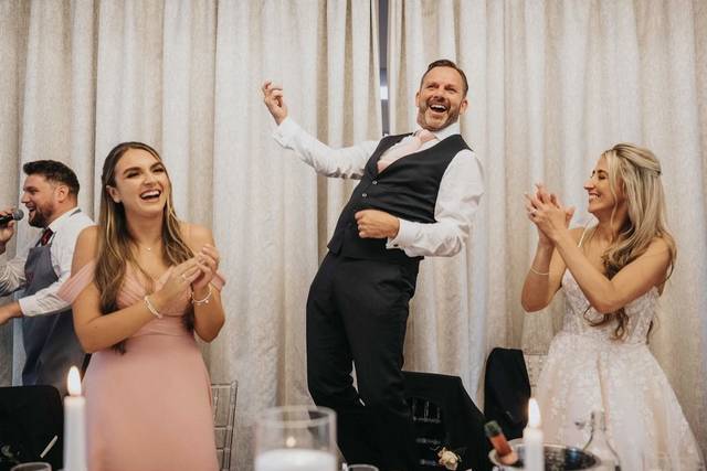 Singing Waiters Official