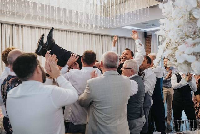 Singing Waiters Official