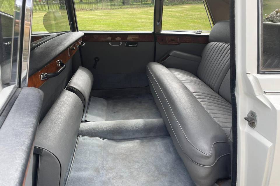 Daimler DS420 interior