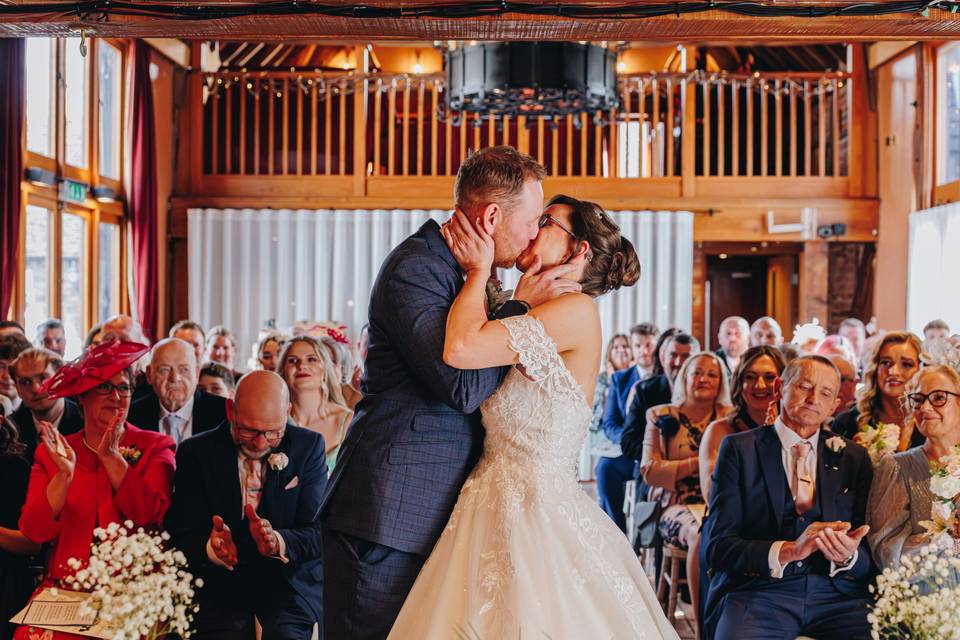 First kiss as husband and wife
