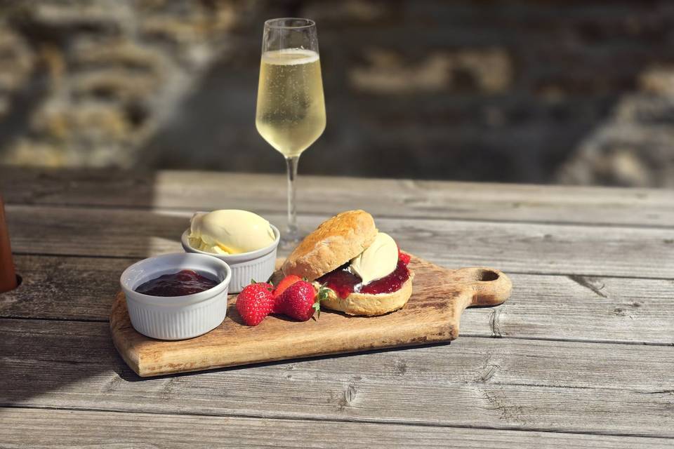 A Cornish Champagne Cream Tea