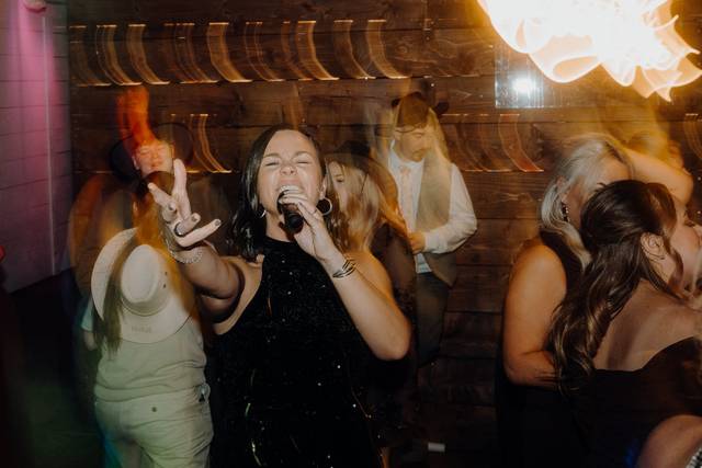 Singer 🎤 Sax 🎷 DJ 🎧